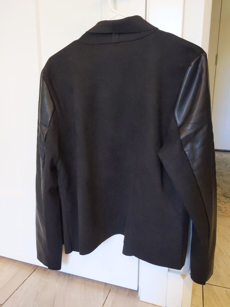Main image 4