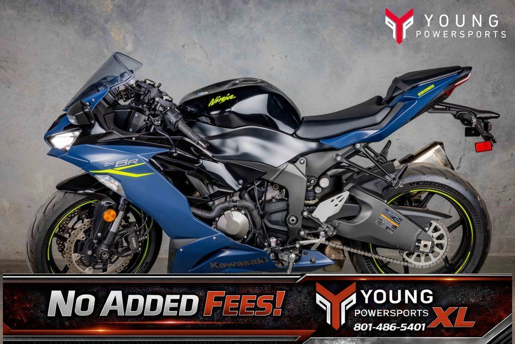 2023 Kawasaki Ninja® ZX™-6R Metallic Matte Graphenesteel Gray/Diablo Black