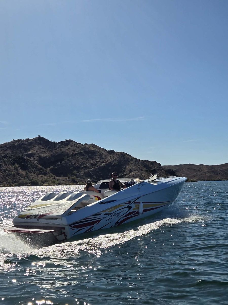 Baja 33 Outlaw Speedboat - High-Performance Lake Racer with Trailer