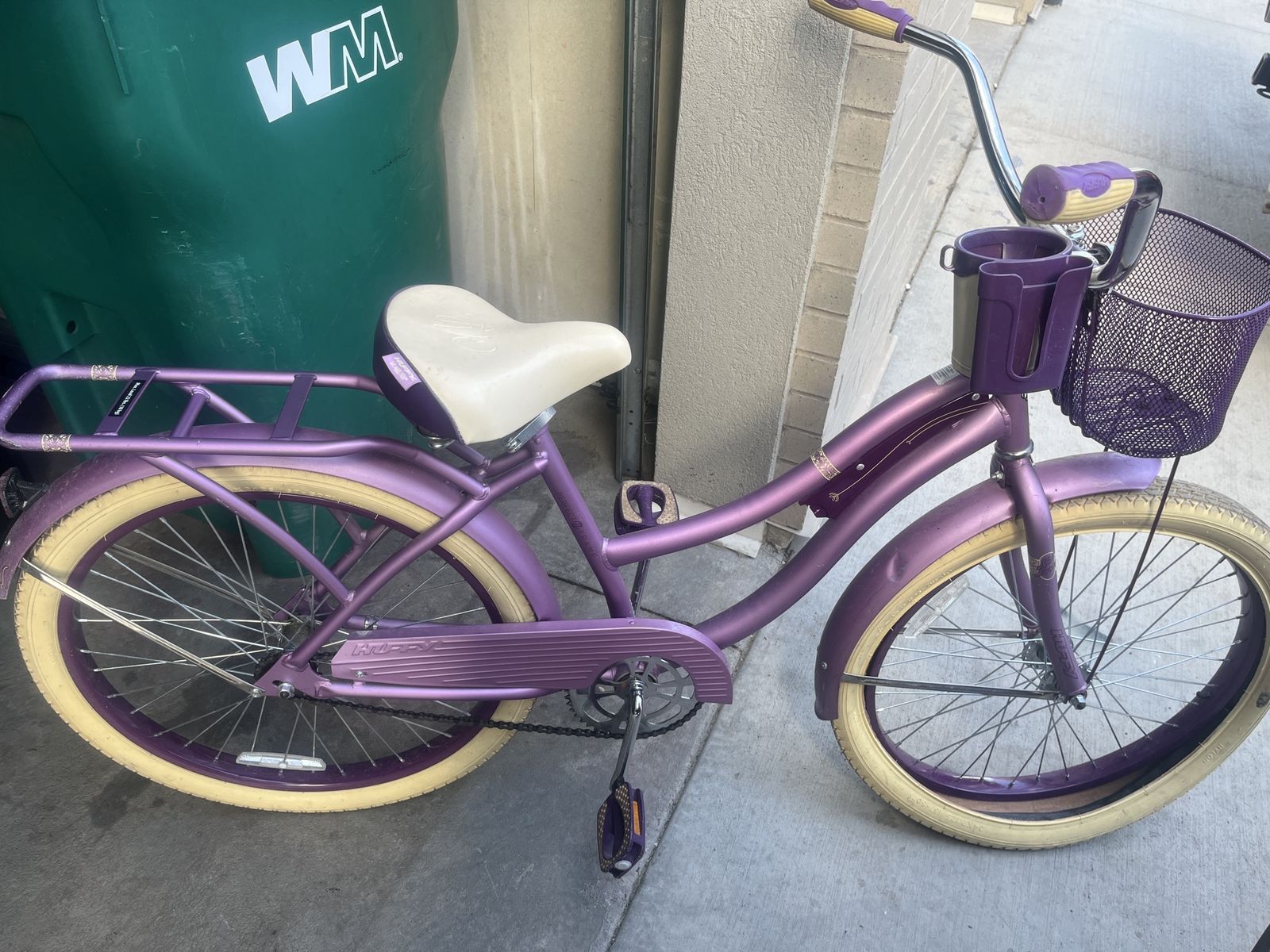 Huffy womens cruiser bike