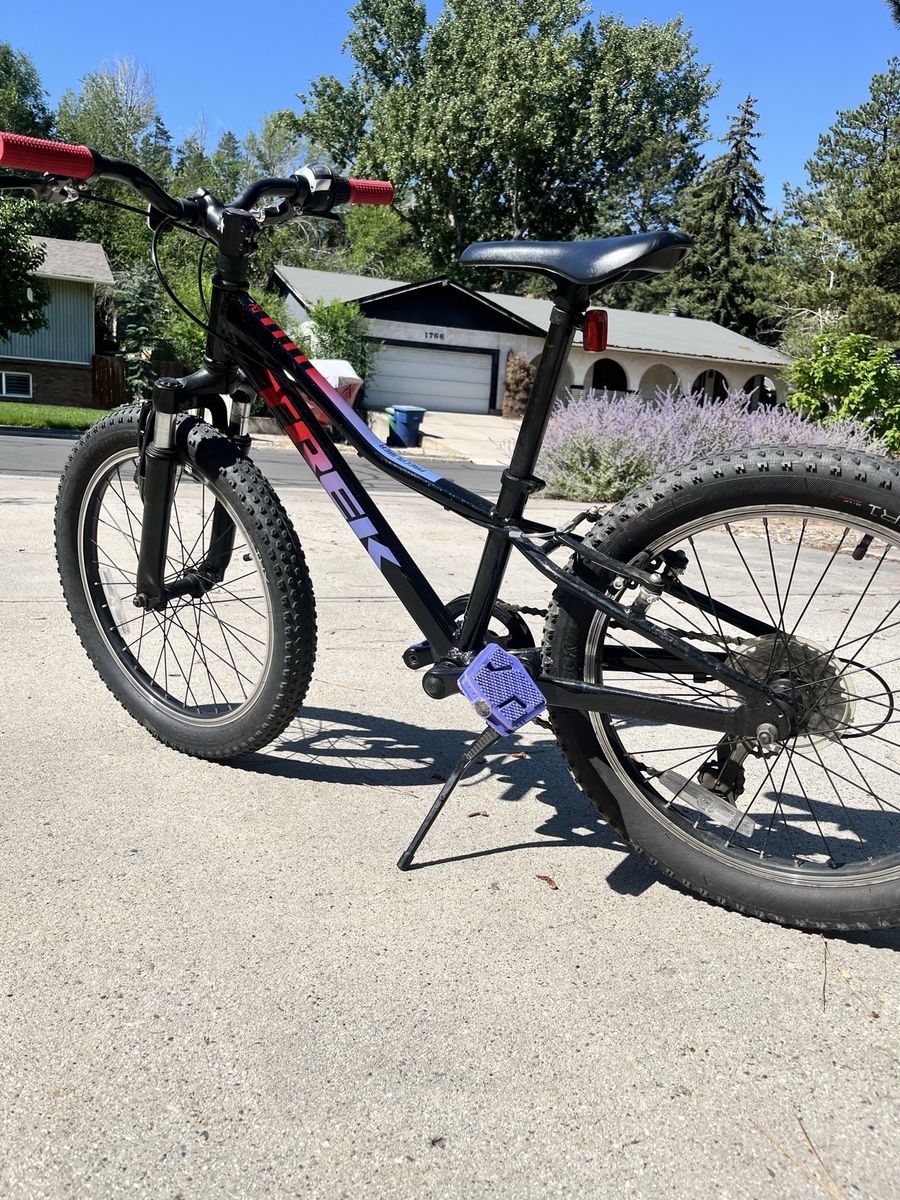 Trek Precaliber 20 Kids Mountain Bike - Black/Pink/Purple