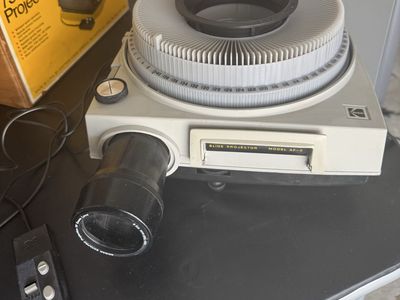 Kodak Carousel Slides Projector , With Remote Cont