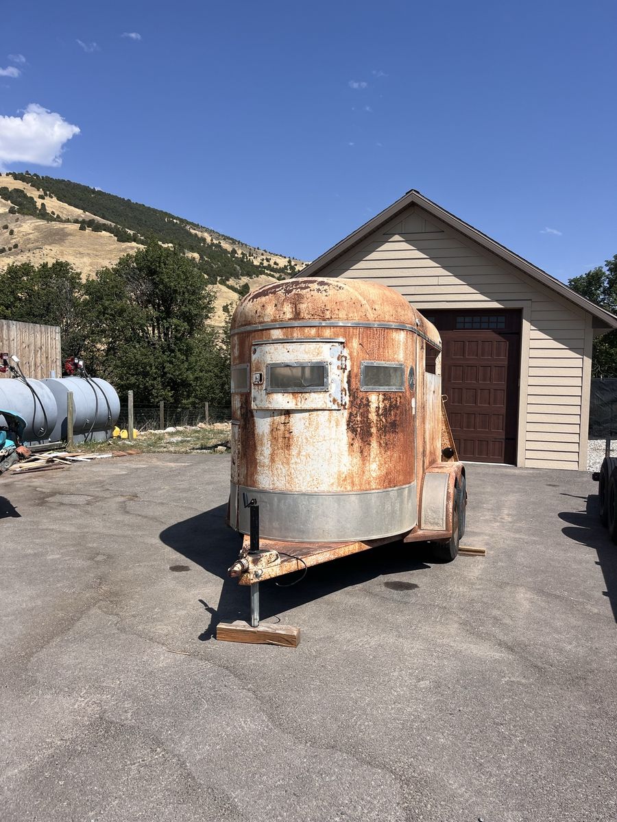 1981 charmac two horse trailer 
