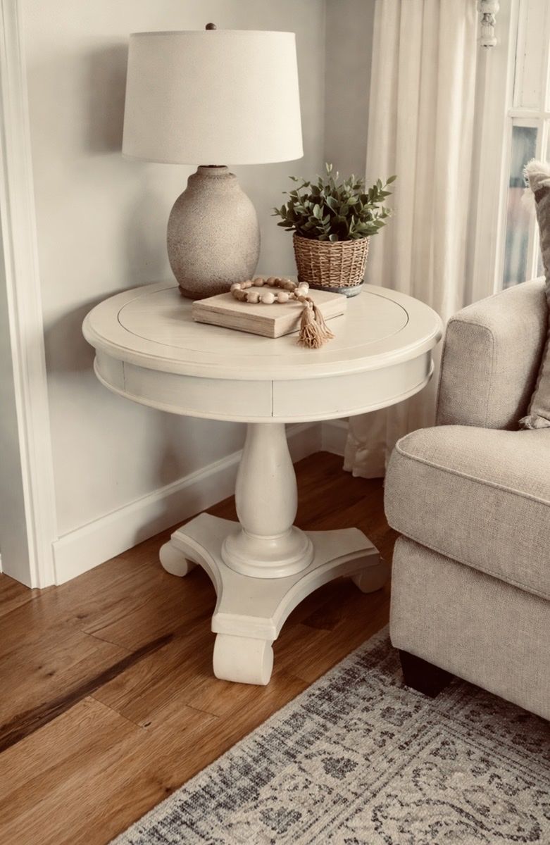 Round Accent Table / End Table