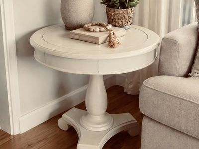 Round Accent Table / End Table