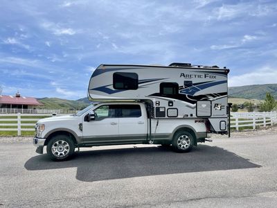 Arctic Fox 990 Truck Camper (2021 Model)