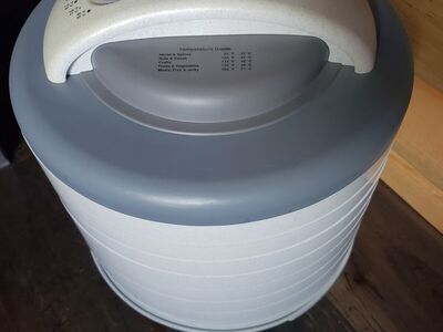 Nesco food dehydrator - 8 trays- minimal use