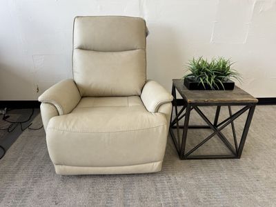 LIKE NEW COSTCO LEATHER POWER RECLINER CHAIR