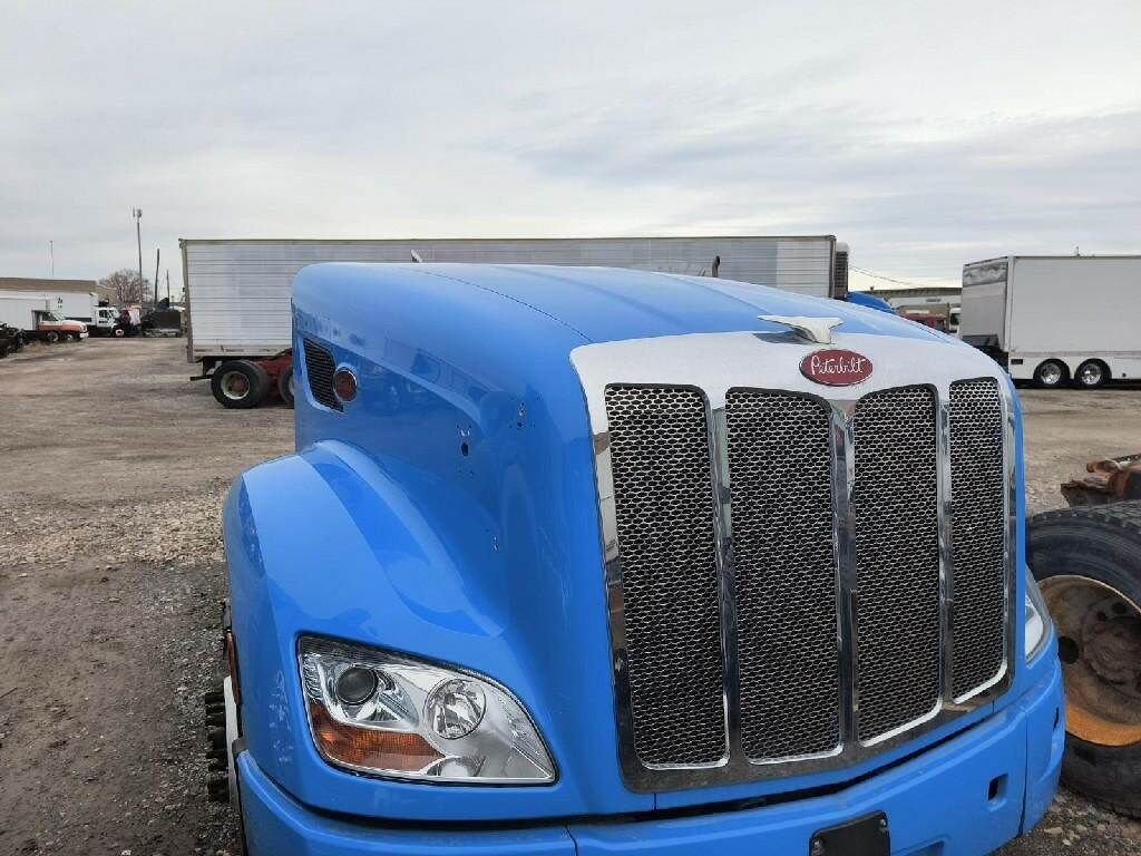 Peterbilt 579 Hood