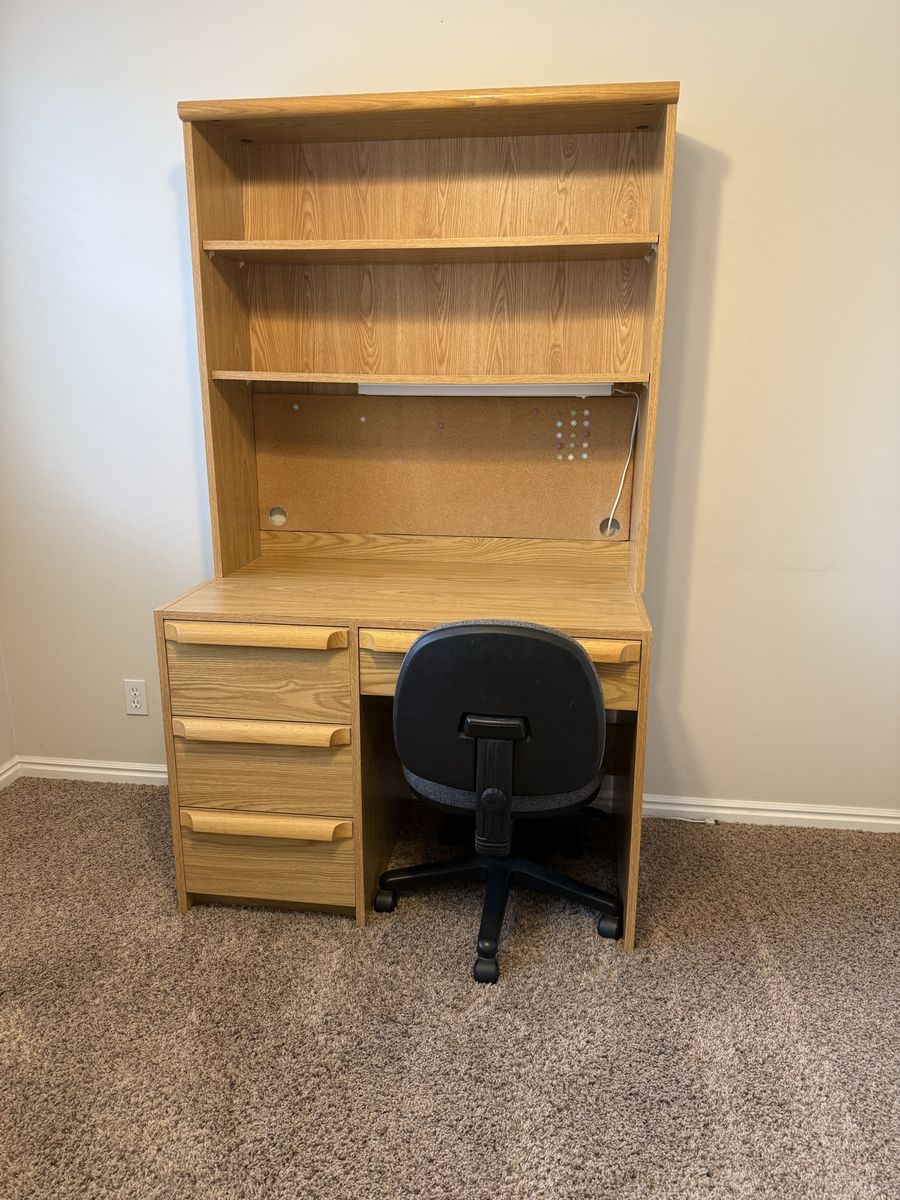 Desk With Hutch