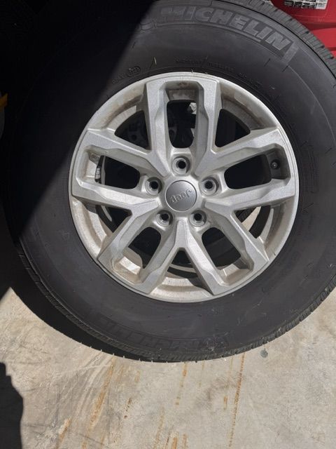 5x Wheels and tires from 2023 Jeep Wrangler. Like new (Low miles)