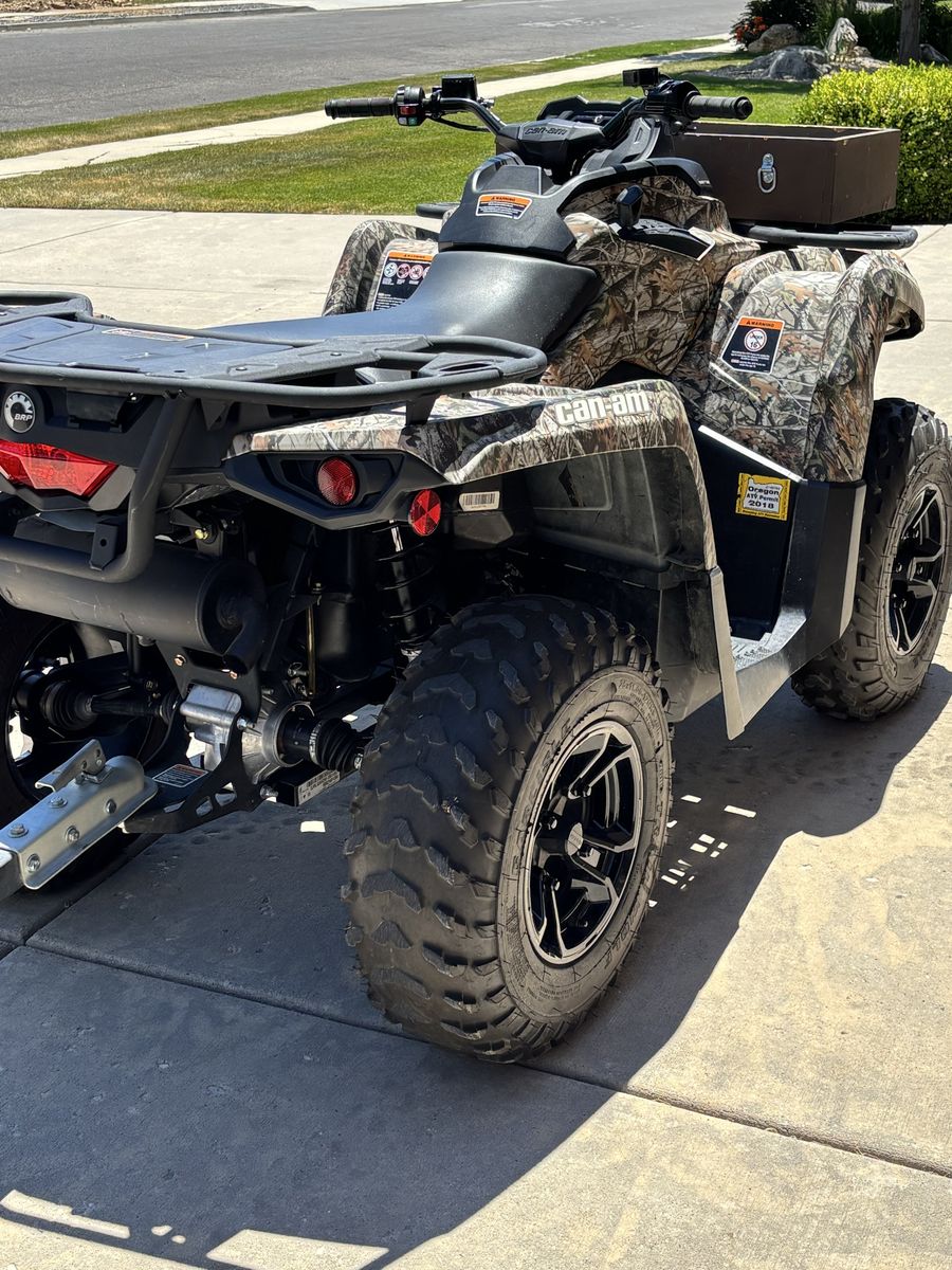 2015 Can-am Outlander with winch Trailer and ramps. $4500.00 450 Engine 631 miles.