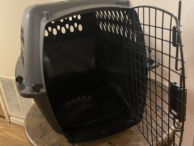 MEDIUM HARD-SIDED PET CARRIER - Only $10 !!!