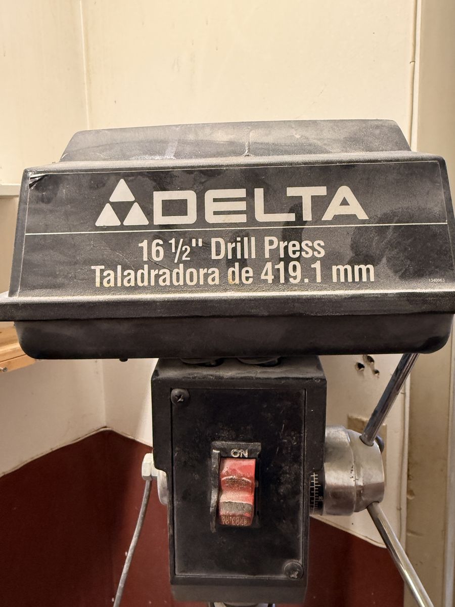 Delta 16 1/2" Drill Press - Taladradora de 419.1 mm
