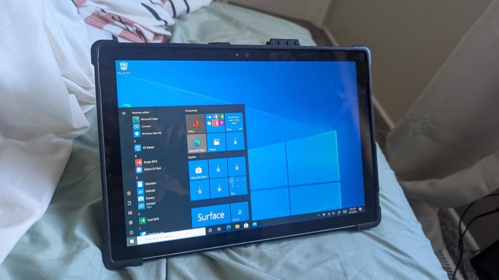 Microsoft Surface Pro 4 laptop tablet computer
