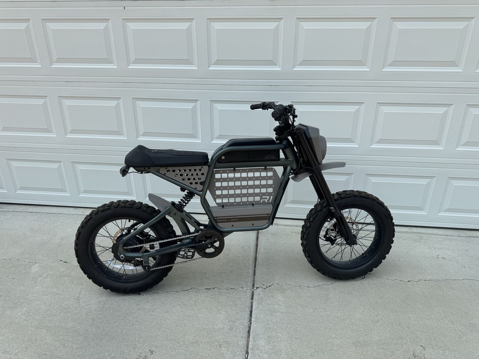 Ride1Up Revv 1 Electric Bike - Gray Fat Tire Moped Style E-Bike