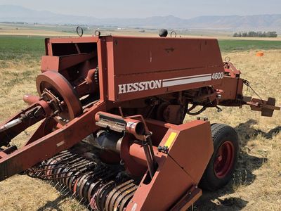 Hesston 4600 baler