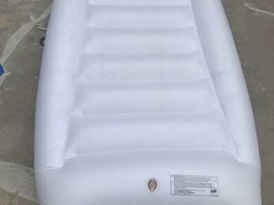 Oceans 7 inflatable raft with connectors and cup holder