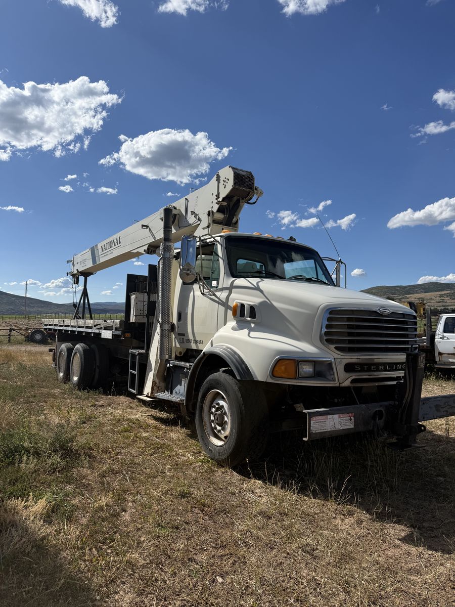 2004 National boom truck crane