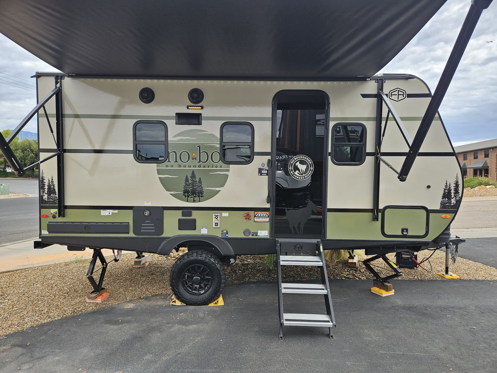 Main image 6