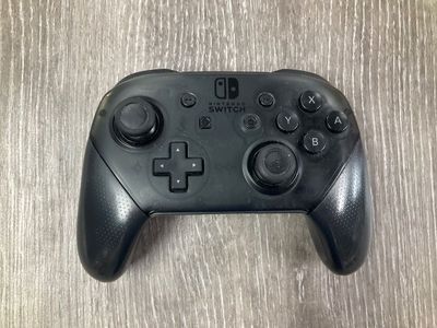 NINTENDO SWITCH PRO CONTROLLER