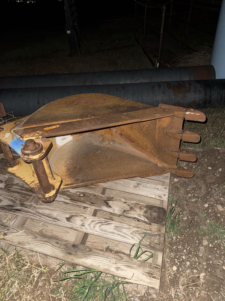 CAT 416C  Backhoe Bucket