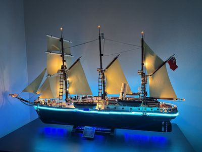 LEGO 10335 The Endurance built with Light Kit