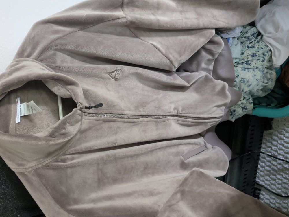 very nice! Reebok jacket worn once.