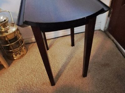 Drop leaf table