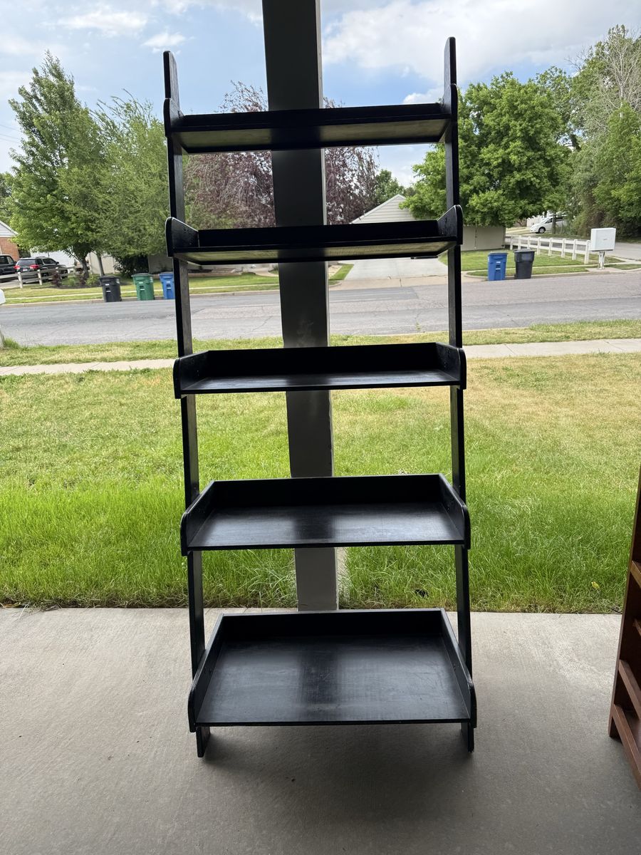 Leaning Bookshelf