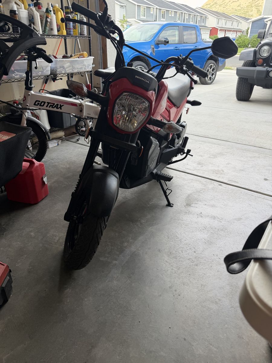 Honda Navi Mini Motorcycle / Scooter - Red 2022