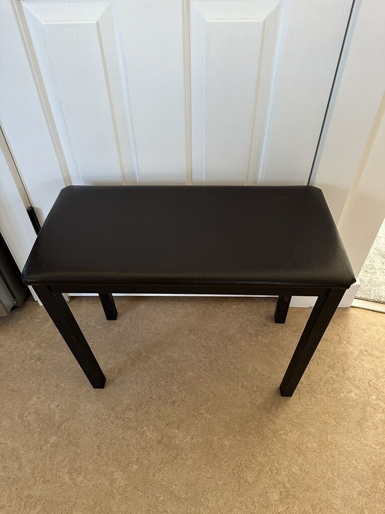Comfy Yamaha Piano Bench