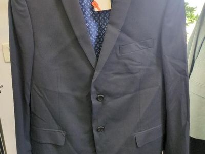 Talia Men’s Suit Coat 20R