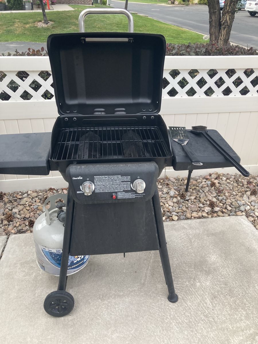 Char-Broil 2-Burner Liquid Propane Gas Grill with Side Shelves