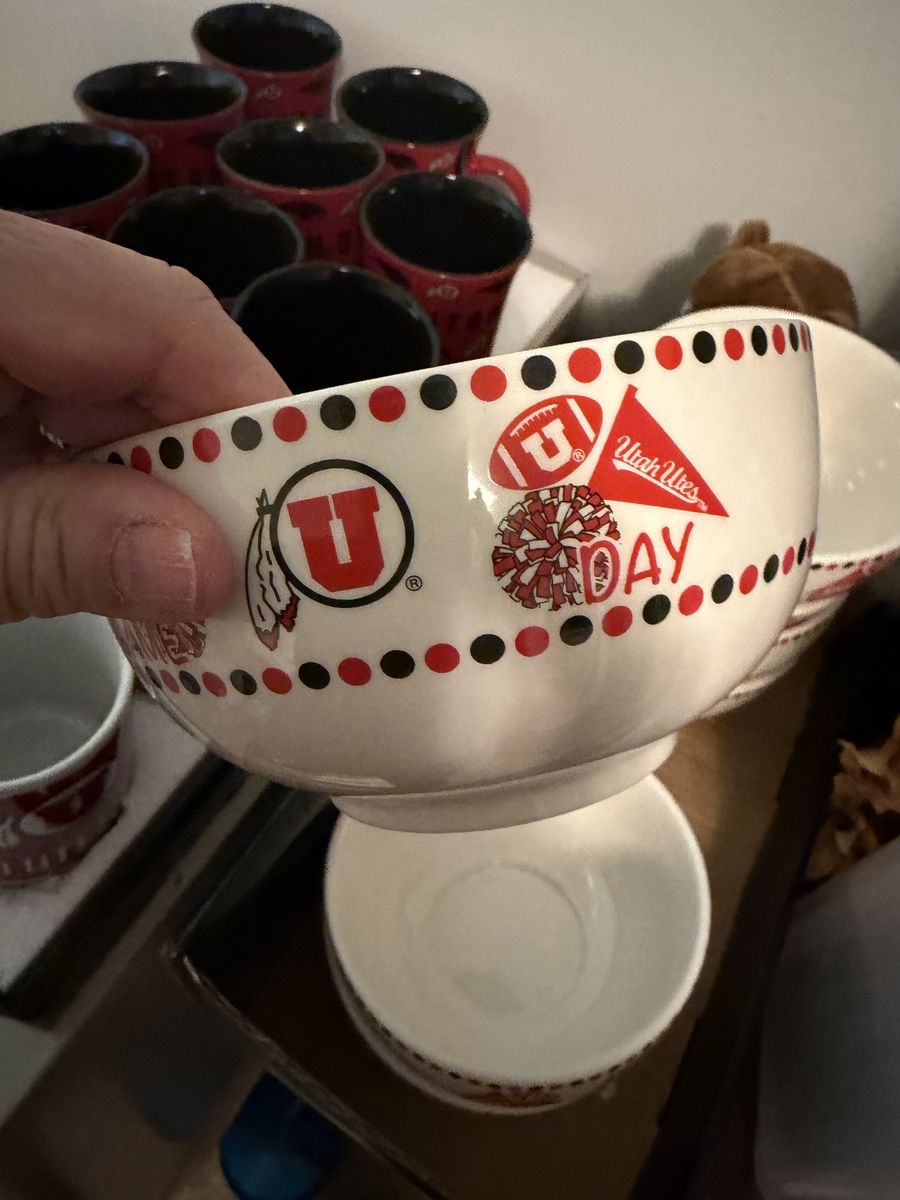 University of Utah Utes Bowl - 2637 Design, Red/Black Dots, Microwave/Dishwasher Safe