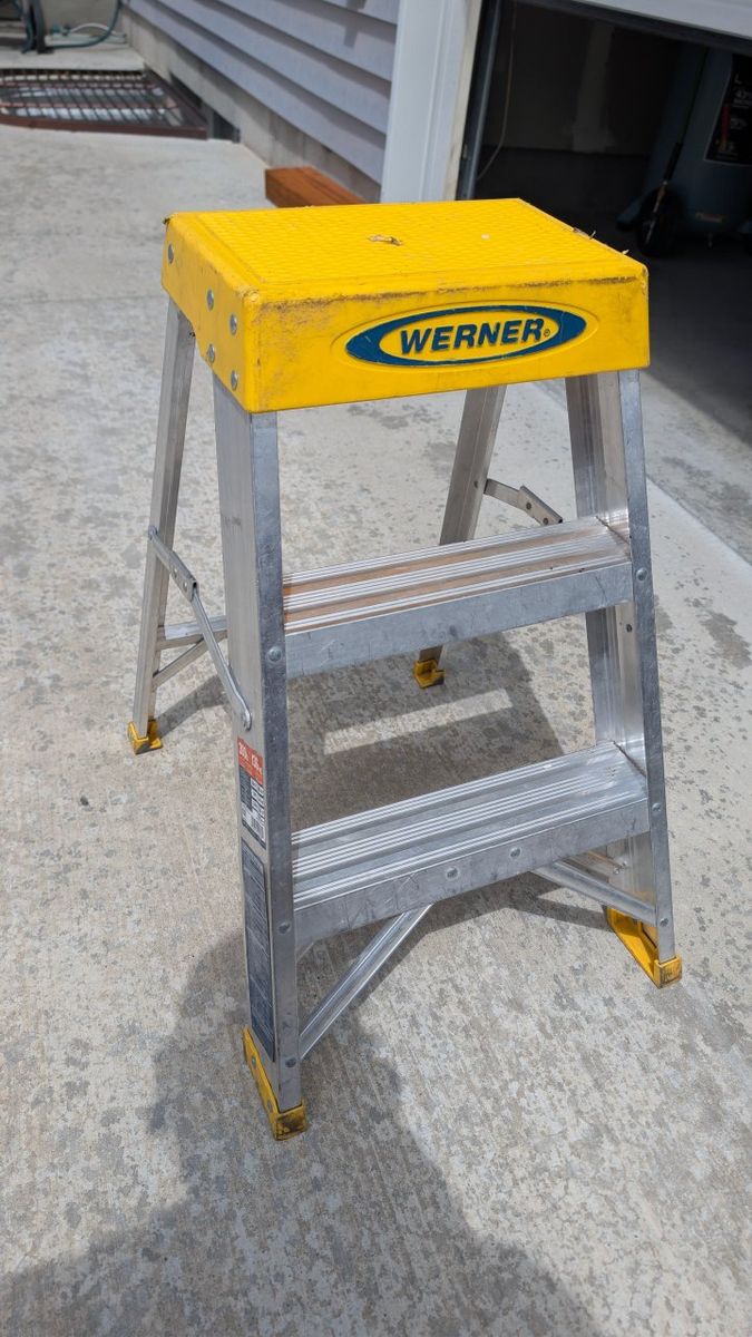 Werner 3-Step Aluminum Work Stand / Step Stool (300 lb Capacity)