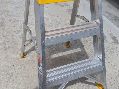 Werner 3-Step Aluminum Work Stand / Step Stool (300 lb Capacity)