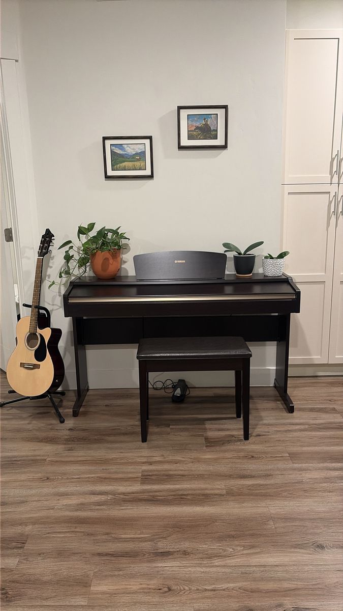 Yamaha Digital Piano with Bench - Dark Wood Finish