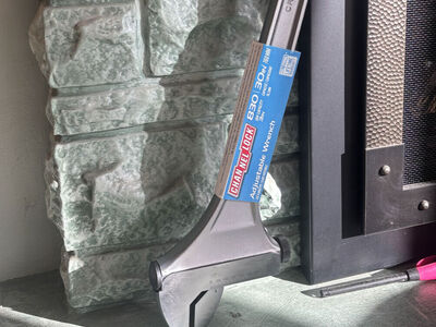 XL 30-INCH WRENCH (830) Adjustable Heft Crescent