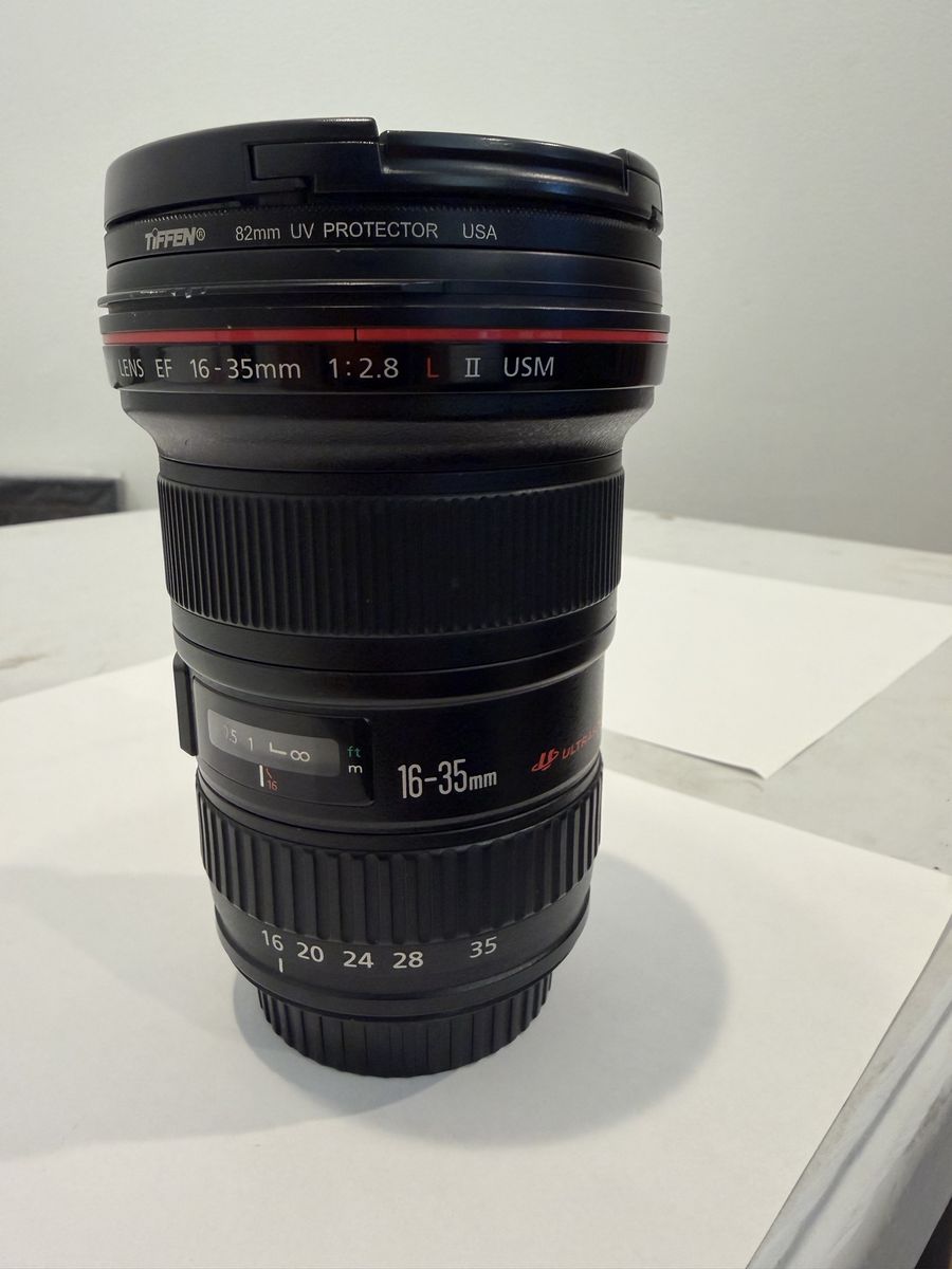 Canon EF 16-35mm f/2.8L II USM Ultra-Wide Zoom Lens with Tiffen 82mm UV Protector
