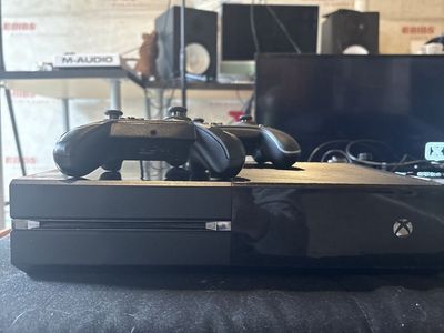 Xbox One Console w/ 2 controllers