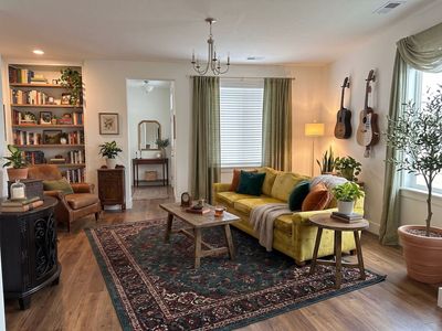 Yellow/mustard mid-century / 70s vibe couch