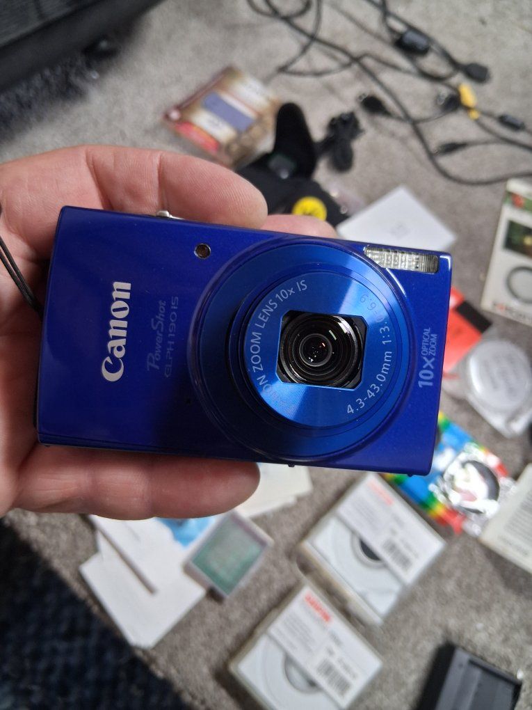 Canon Power Shot 10 Digital Camera And Much More Like New!