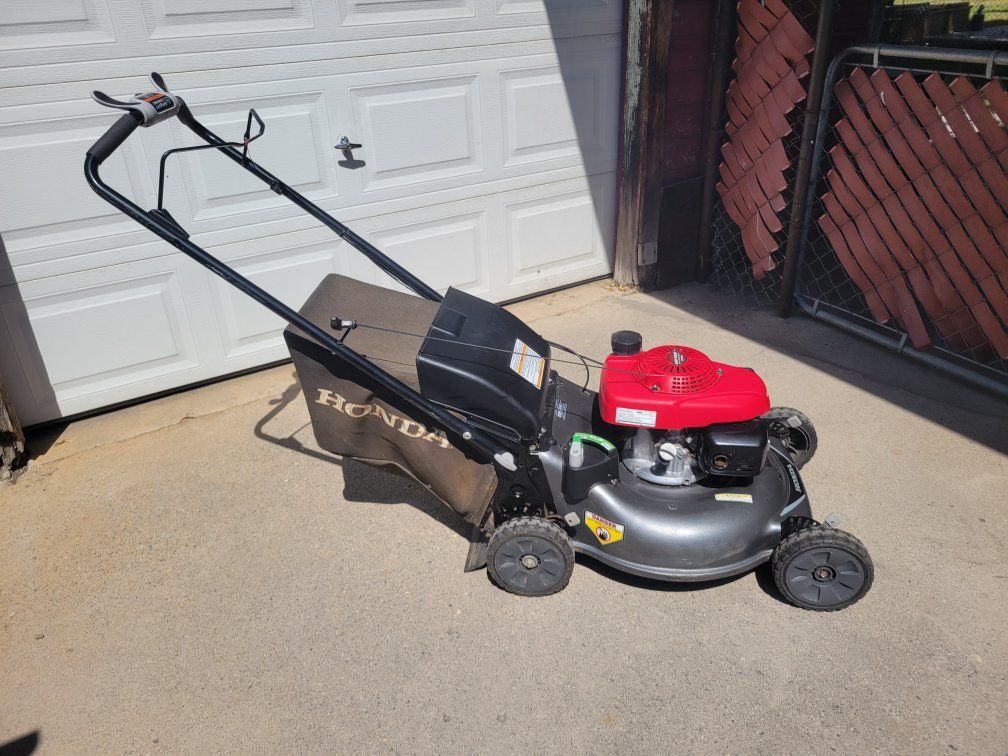 Lawn mower ~ Honda Twin blade