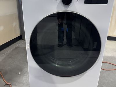 New scratch and dentLG 7.4cu.ft. Mega Capacity Smart Front Load GAS dryer