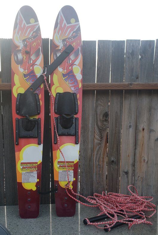 HO SPORTS CLUB TRAINER WATER SKIS FOR CHILDREN KID