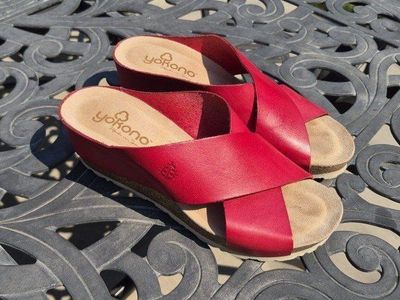 Yokono Red Leather Crossover Slide Sandals - Women's Size 7.5