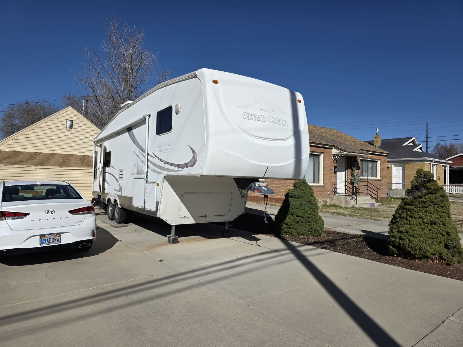 2005 Cedar Creek Silverback 29LRLBS Fifth Wheel