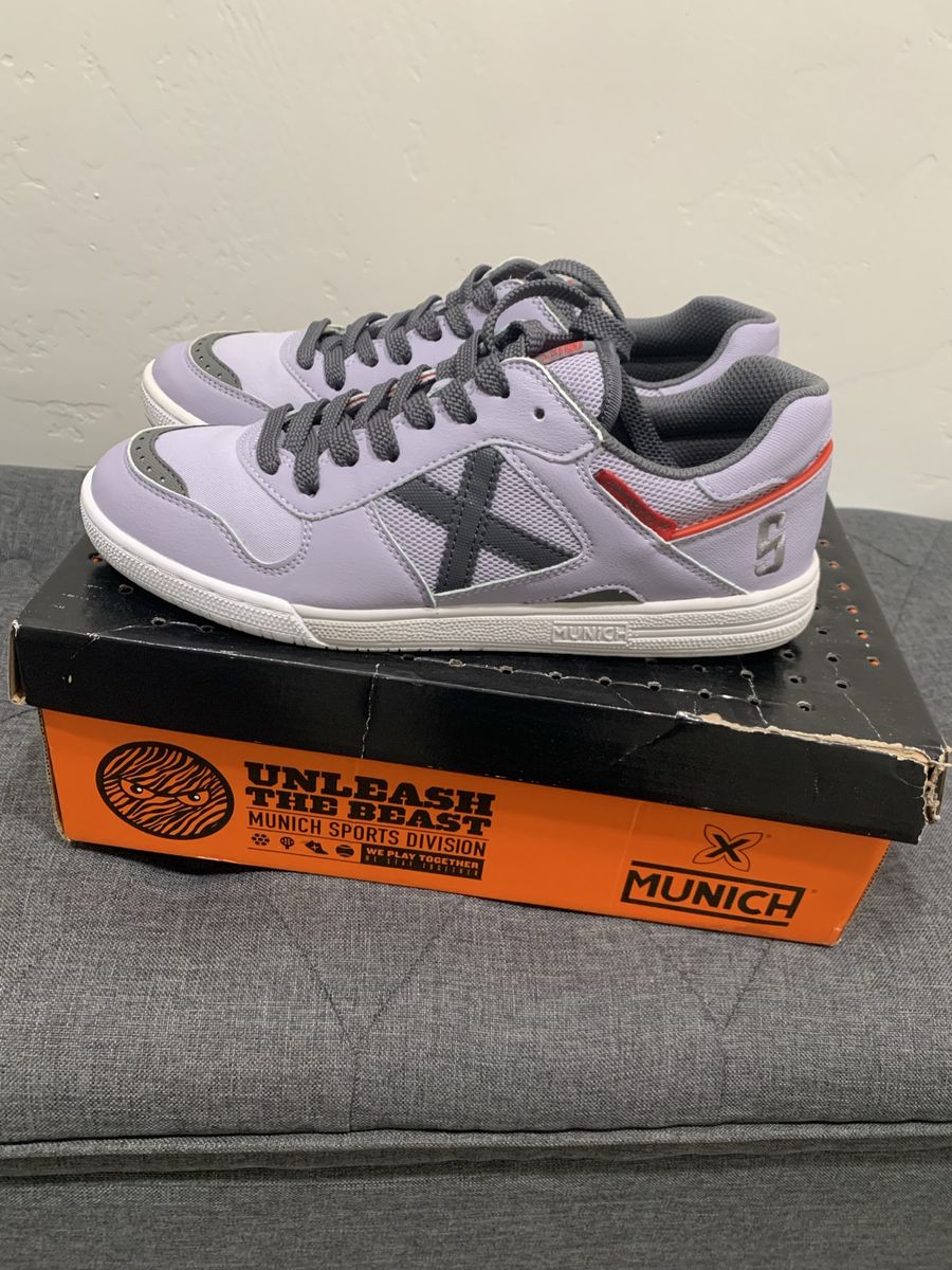 Munich Continental V2 Futsal/Indoor soccer US Men's 7 to 7.5 (Imported from the UK)