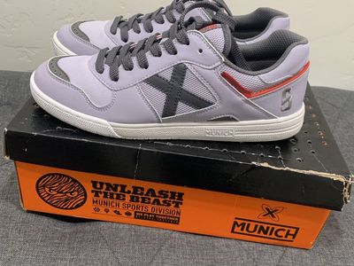 Munich Continental V2 Futsal/Indoor soccer US Men's 7 to 7.5 (Imported from the UK)